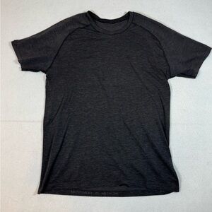 Lululemon Men's Black Athletic Shirt